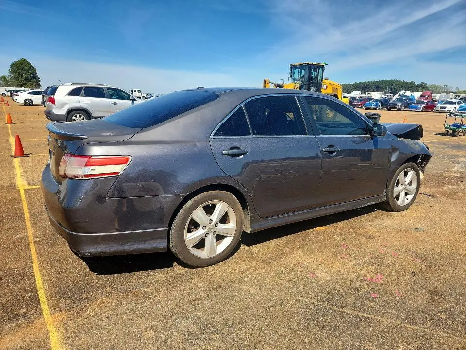 2011 TOYOTA CAMRY SE  