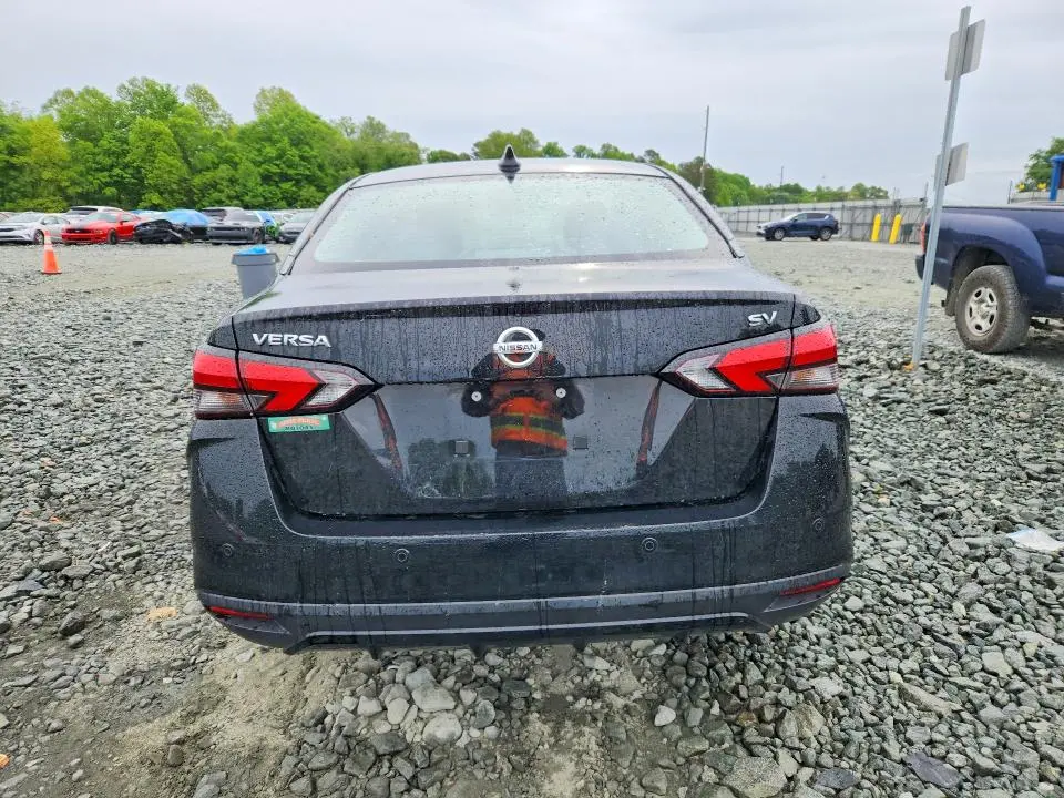 2021 NISSAN VERSA SV  