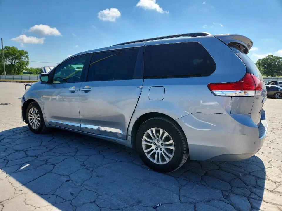 2014 TOYOTA SIENNA XLE 8-PASSENGER  