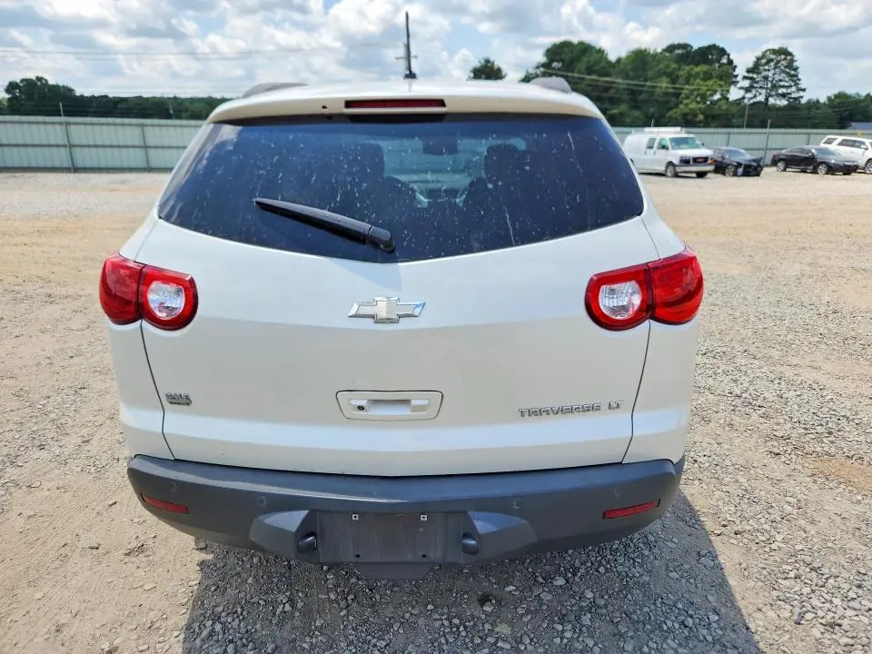 2011 CHEVROLET TRAVERSE LT  