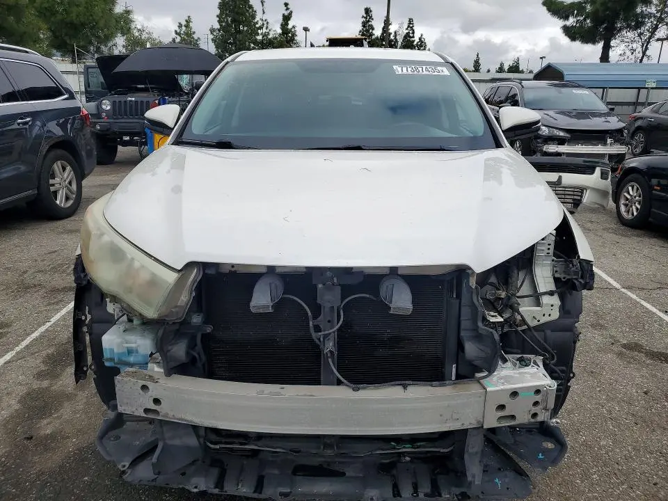 2016 TOYOTA HIGHLANDER LE  