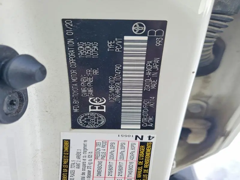 2020 TOYOTA C-HR XLE  