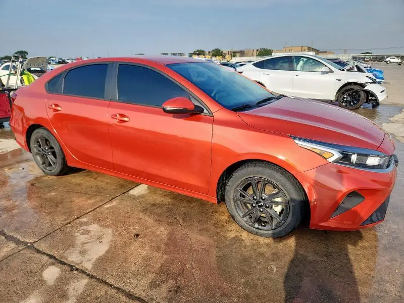 2023 KIA FORTE LX  