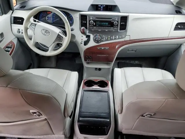 2014 TOYOTA SIENNA XLE  