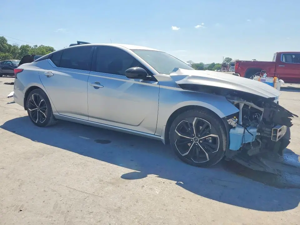2023 NISSAN ALTIMA SR  