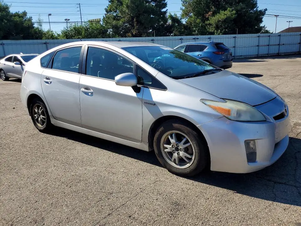 2010 TOYOTA PRIUS III  