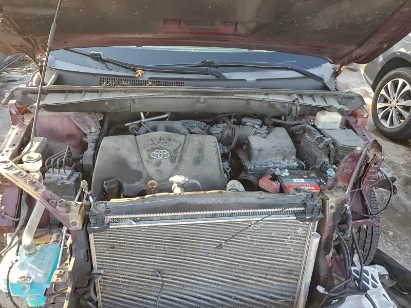 2018 TOYOTA HIGHLANDER SE  