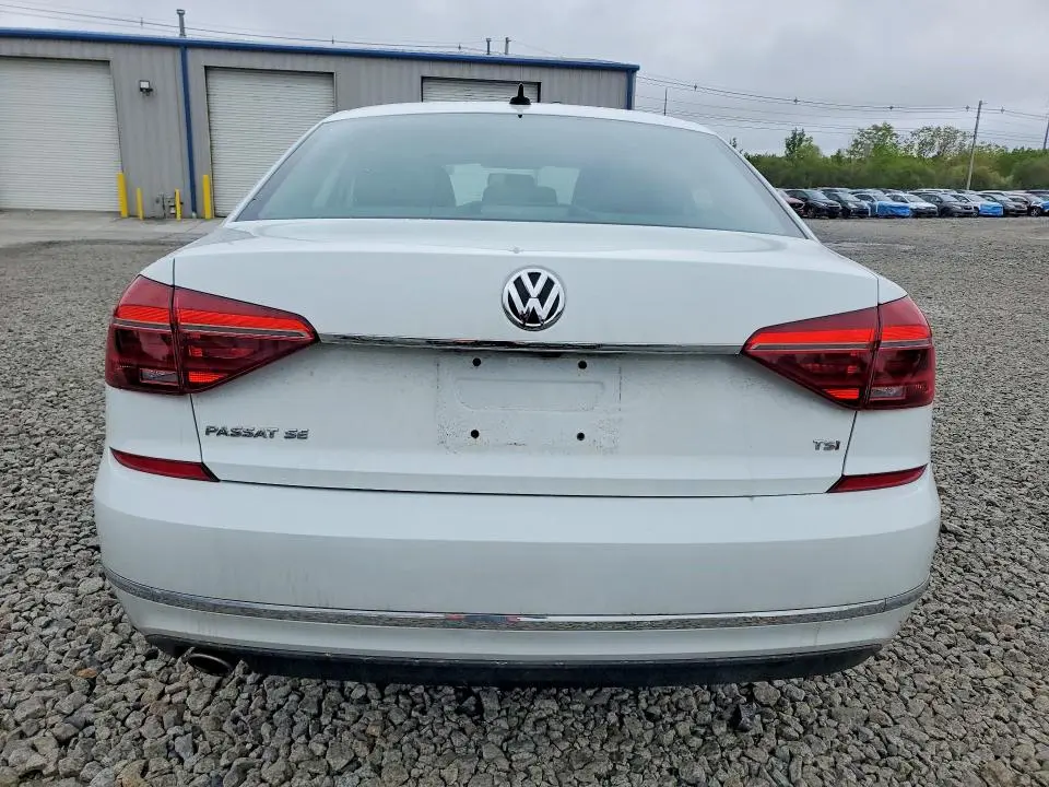 2017 VOLKSWAGEN PASSAT SE  