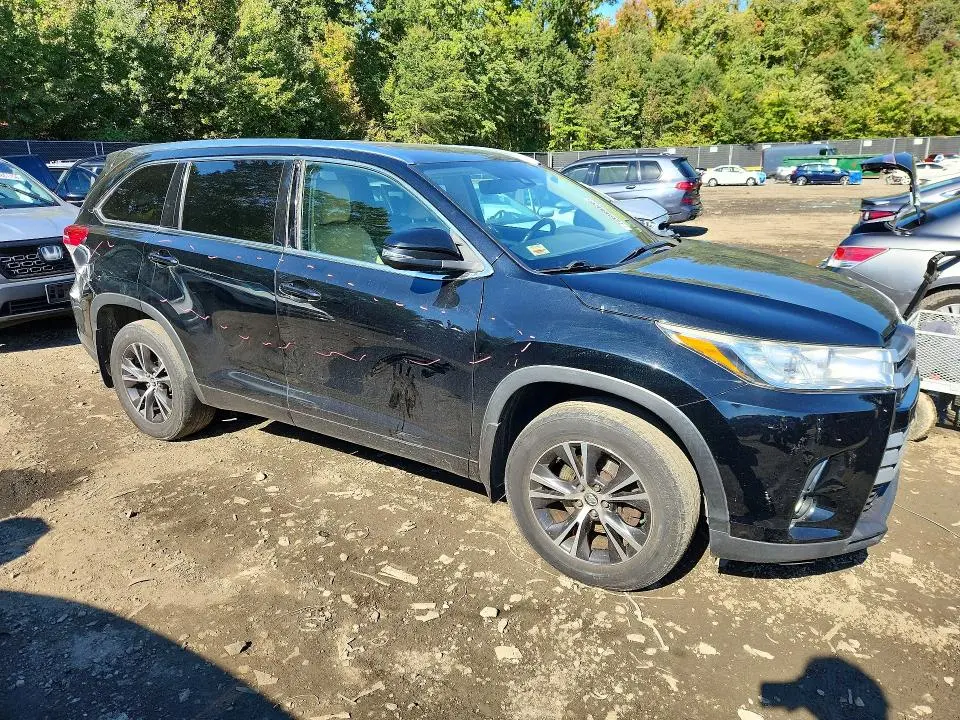 2017 TOYOTA HIGHLANDER XLE  