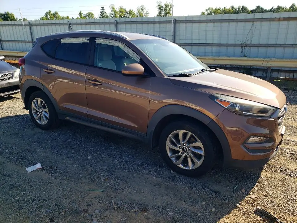 2016 HYUNDAI TUCSON SE  