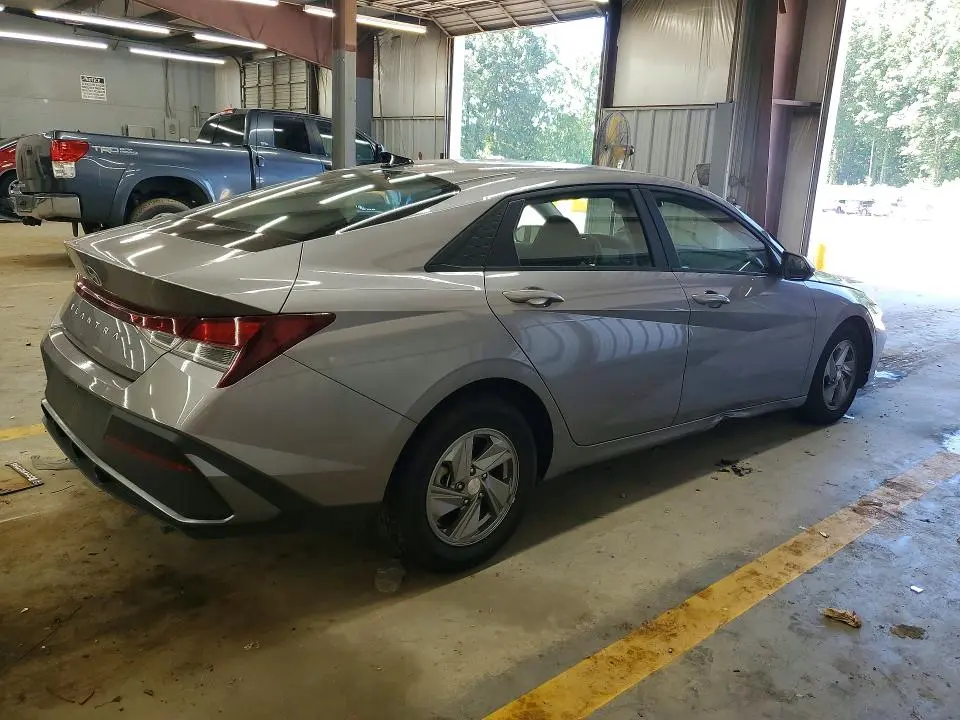 2024 HYUNDAI ELANTRA SE  
