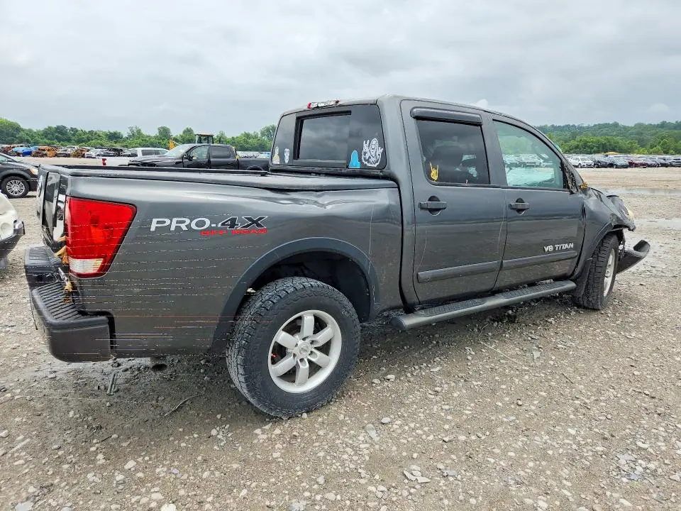 2011 NISSAN TITAN SV  