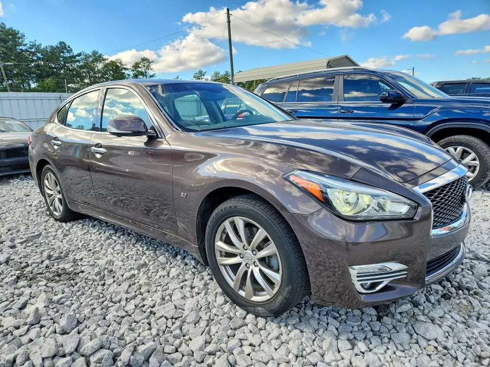 2018 INFINITI Q70 3.7 LUXE  