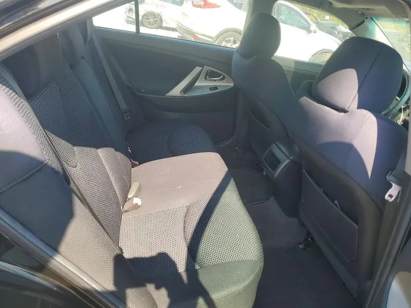 2011 TOYOTA CAMRY SE  