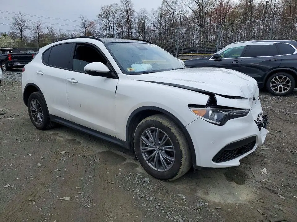 2023 ALFA ROMEO STELVIO SPRINT  