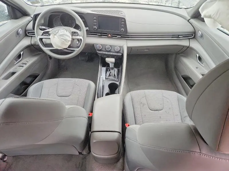 2022 HYUNDAI ELANTRA SE  