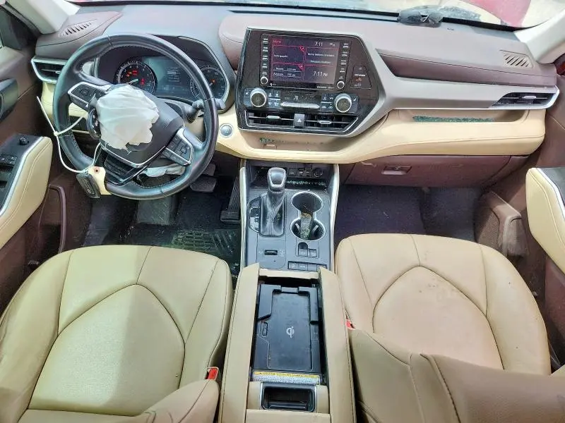 2021 TOYOTA HIGHLANDER XLE  
