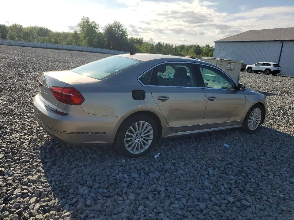2016 VOLKSWAGEN PASSAT SE  