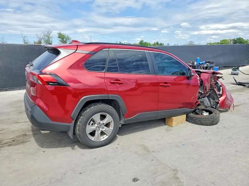 2025 TOYOTA RAV4 XLE  