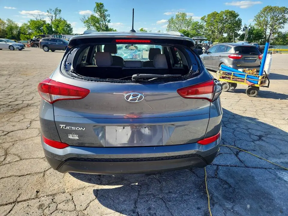 2017 HYUNDAI TUCSON SE  