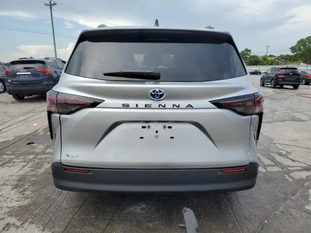 2025 TOYOTA SIENNA LE  