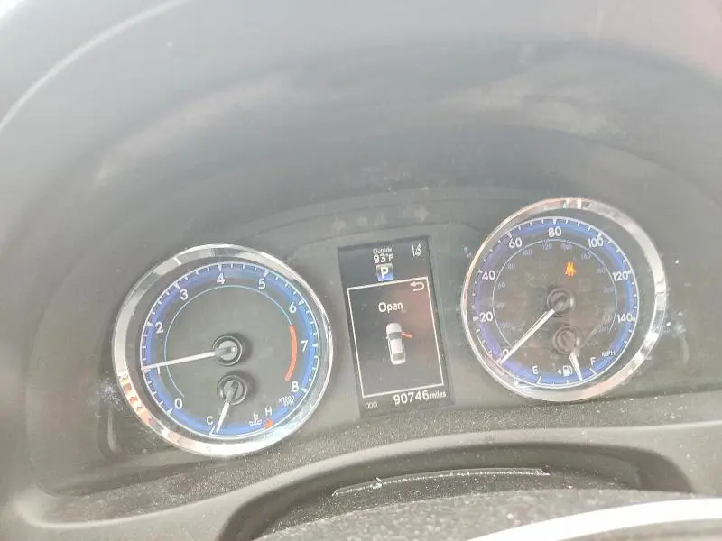 2017 TOYOTA COROLLA SE  