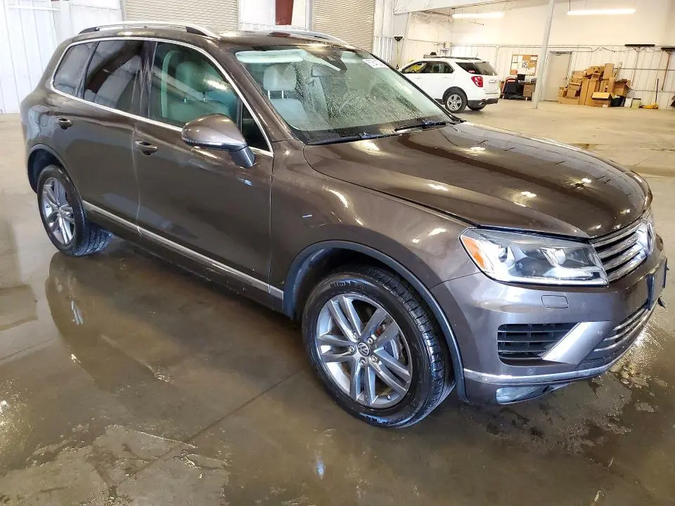 2015 VOLKSWAGEN TOUAREG V6  