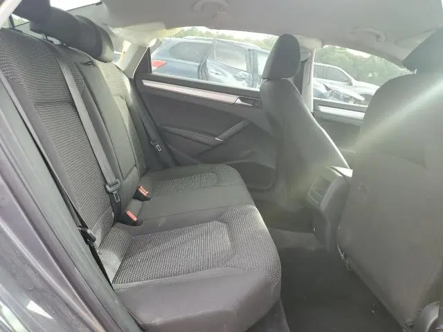 2016 VOLKSWAGEN PASSAT S  