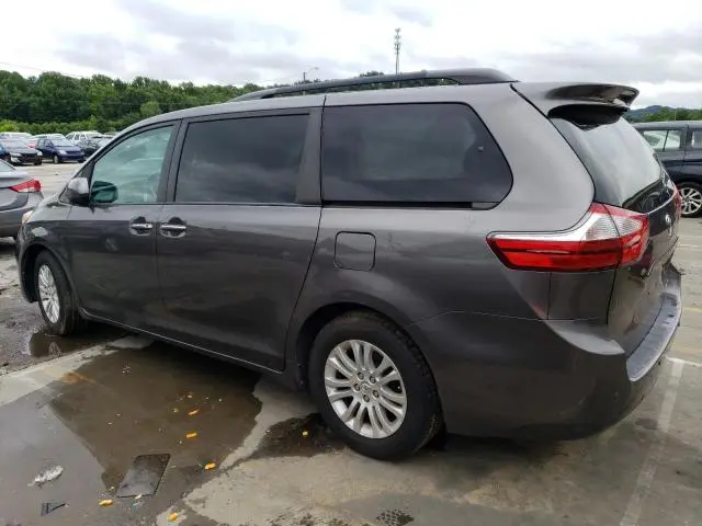 2017 TOYOTA SIENNA XLE  