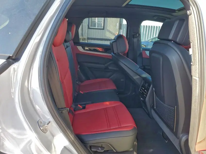 2025 PORSCHE CAYENNE   