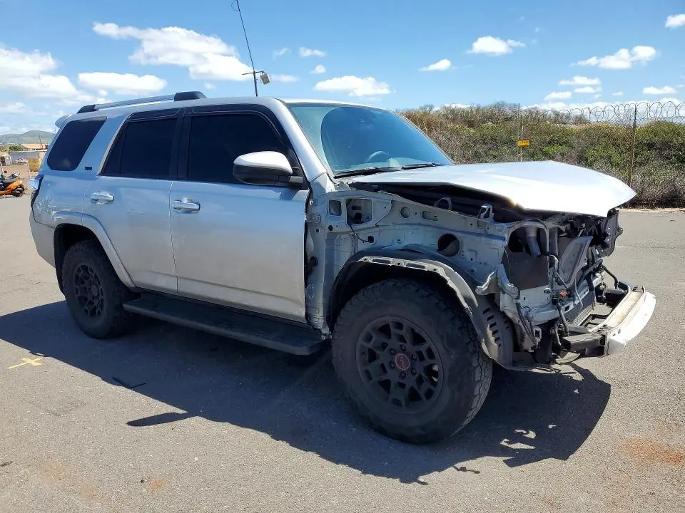 2023 TOYOTA 4RUNNER SR5  