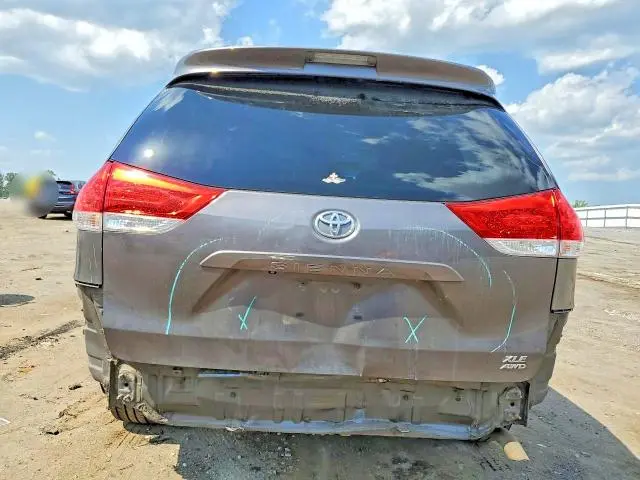 2013 TOYOTA SIENNA XLE 7-PASSENGER  