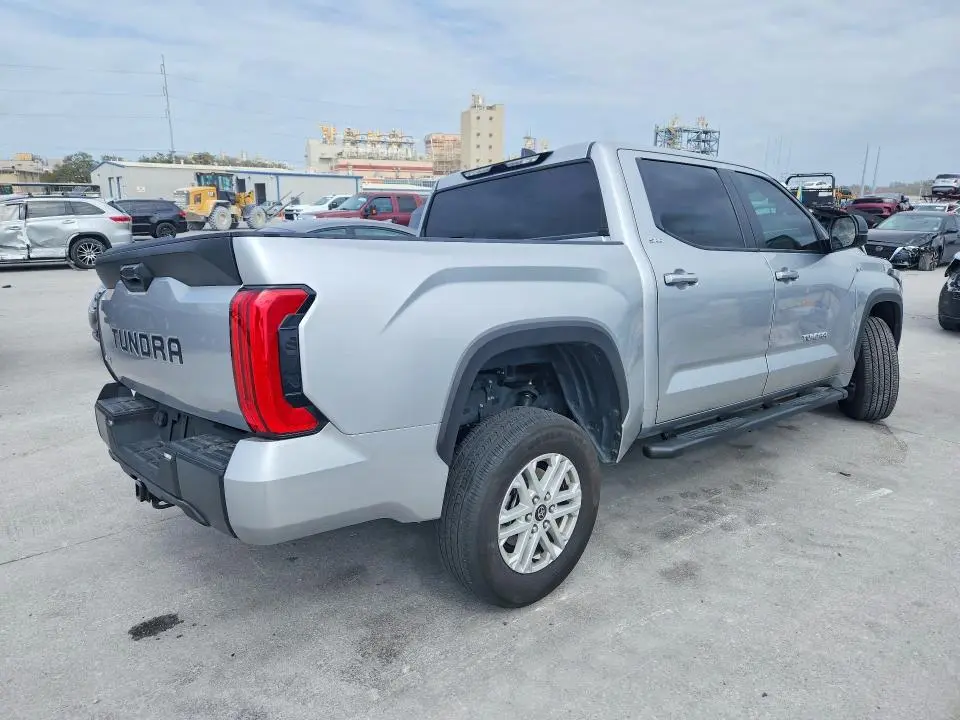 2024 TOYOTA TUNDRA SR5  