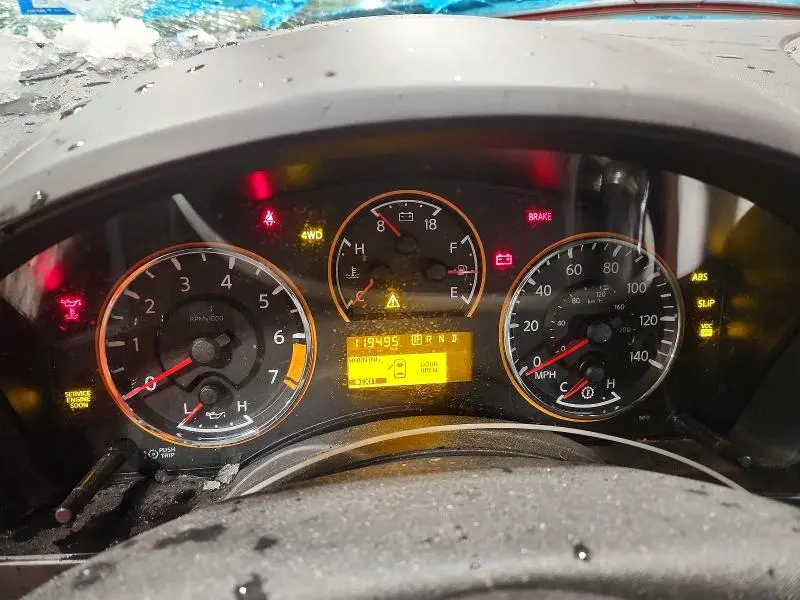 2010 NISSAN TITAN XE  