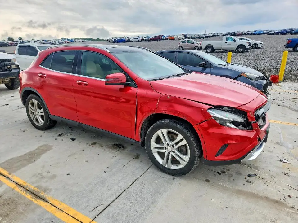 2015 MERCEDES-BENZ GLA 250  
