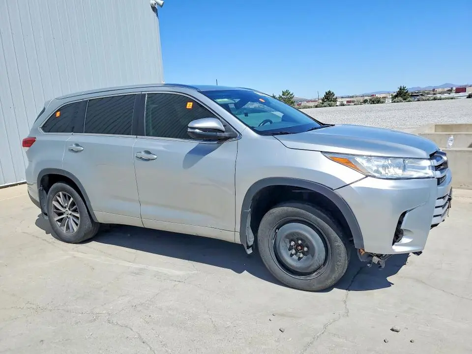 2017 TOYOTA HIGHLANDER XLE  