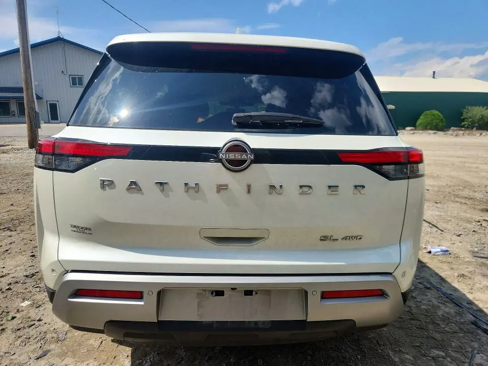 2024 NISSAN PATHFINDER SL  