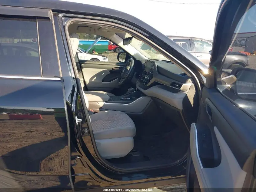 2021 TOYOTA HIGHLANDER LE