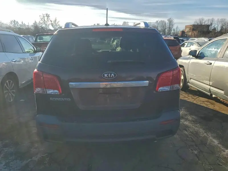 2013 KIA SORENTO LX  