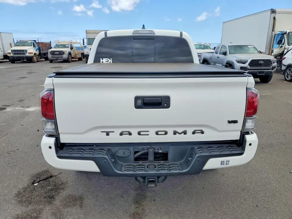 2022 TOYOTA TACOMA SR5 V6  