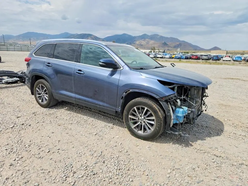 2019 TOYOTA HIGHLANDER XLE  