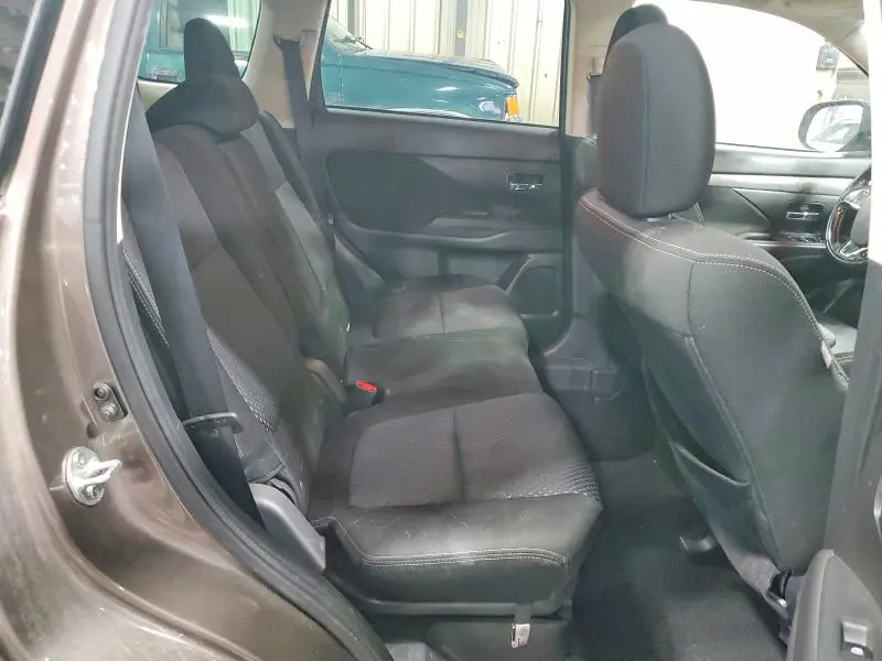 2017 MITSUBISHI OUTLANDER SE  