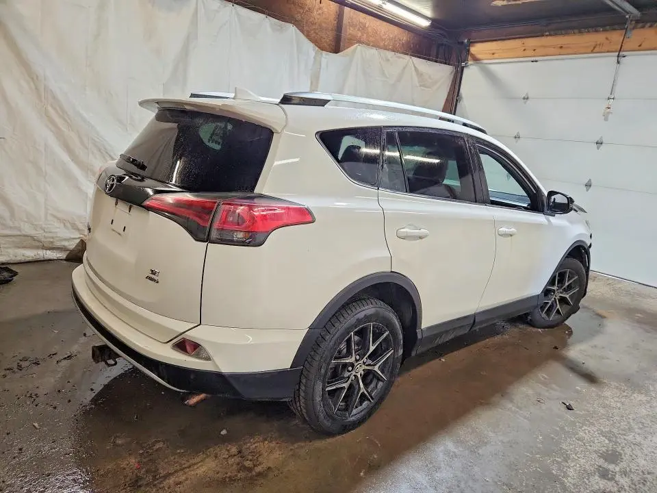 2016 TOYOTA RAV4 SE  