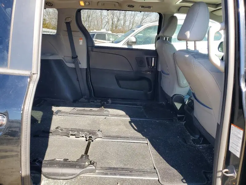 2016 TOYOTA SIENNA LIMITED PREMIUM 7-PASSENGER  