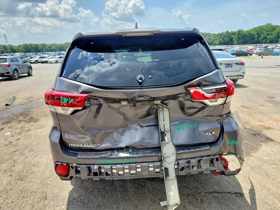 2018 TOYOTA HIGHLANDER XLE  