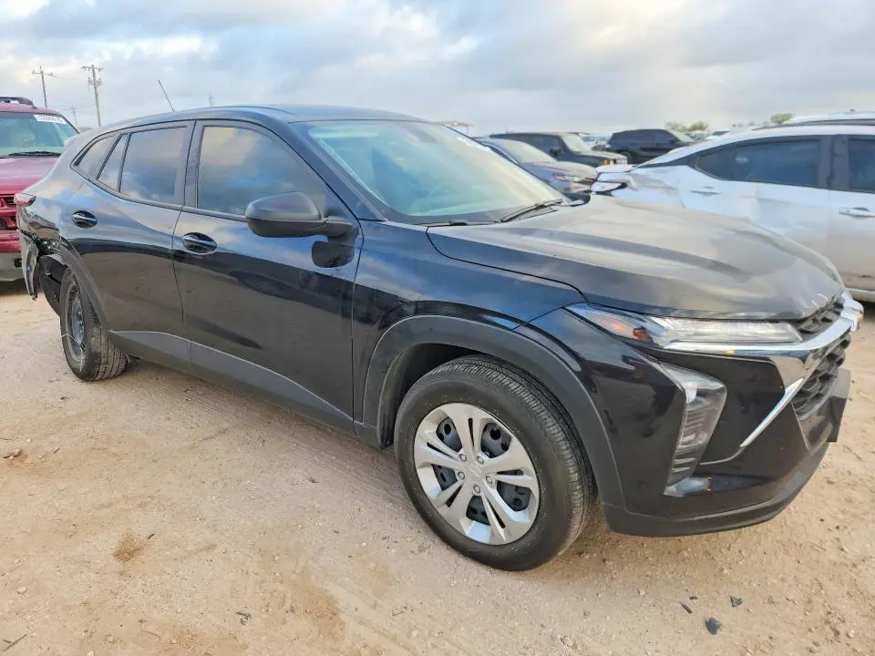 2025 CHEVROLET TRAX LS  