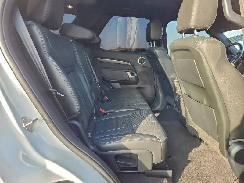 2018 LAND ROVER DISCOVERY SE  