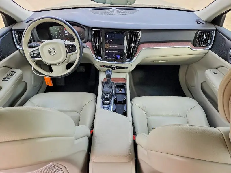 2021 VOLVO S60 T5 MOMENTUM  