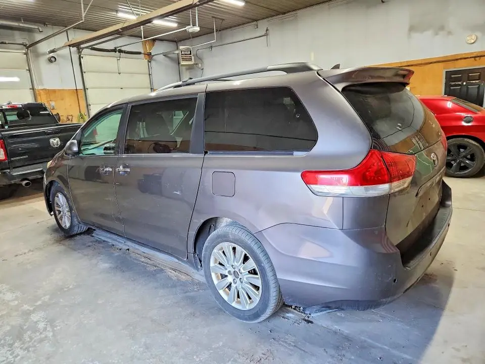 2011 TOYOTA SIENNA XLE 7-PASSENGER  