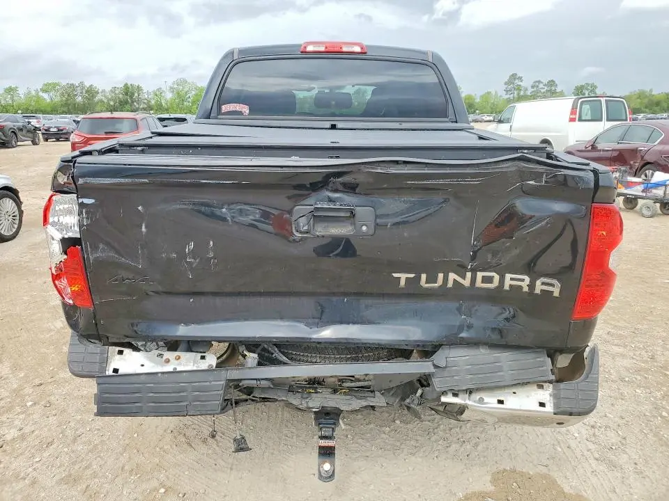 2017 TOYOTA TUNDRA SR5  